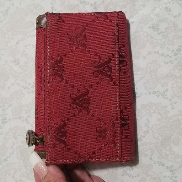 Elegant Red Wallet with Brown Accents - Picture 2 of 9
